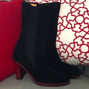 New size 40 Black suede boots made in Italy